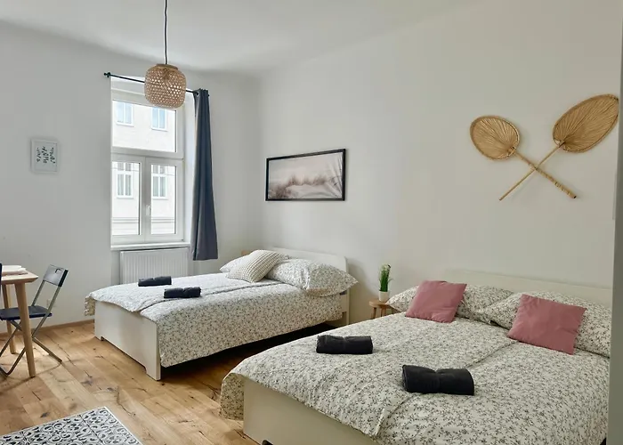 Stylish Renovated With Free Parking *